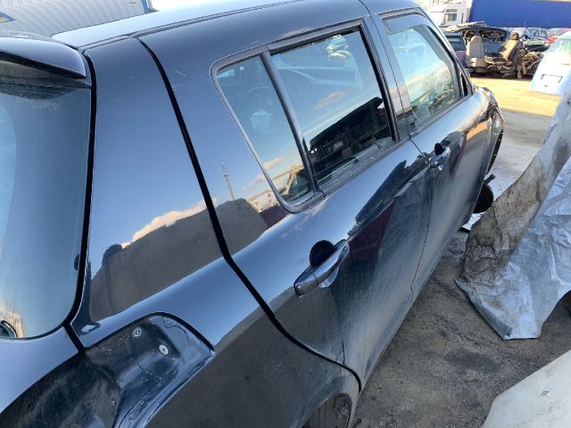 bontott SUZUKI SWIFT III Bal hátsó Külső Kilincs