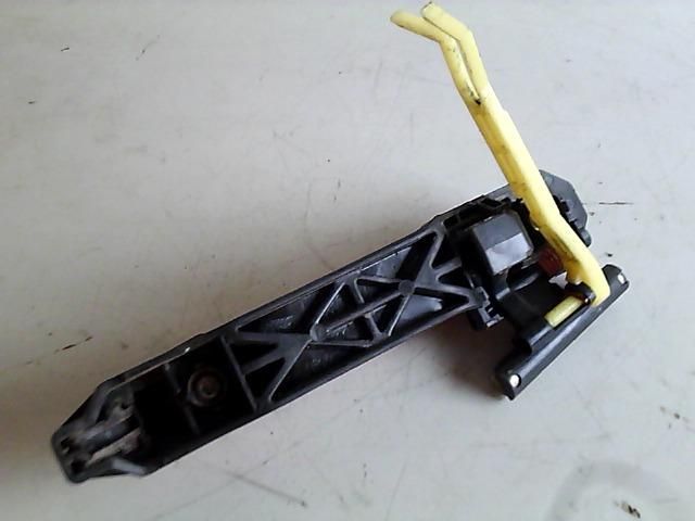 bontott SUZUKI SWIFT III Bal hátsó Külső Kilincs