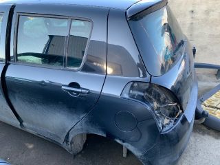 bontott SUZUKI SWIFT III Bal hátsó Külső Kilincs