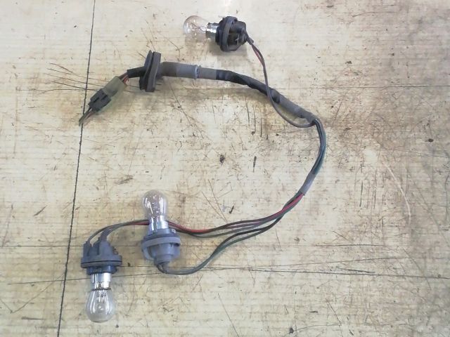 bontott SUZUKI SWIFT III Bal Hátsó Lámpa Foglalat