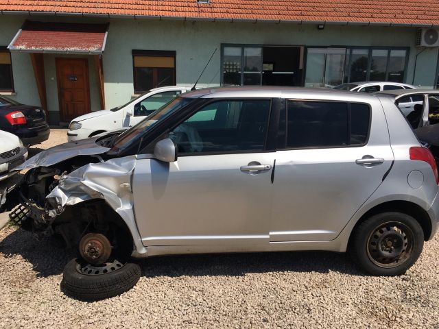 bontott SUZUKI SWIFT III Bal Hátsó Lámpa
