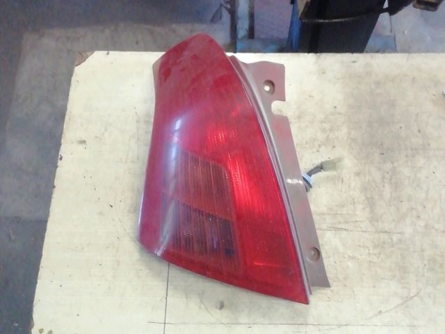 bontott SUZUKI SWIFT III Bal Hátsó Lámpa