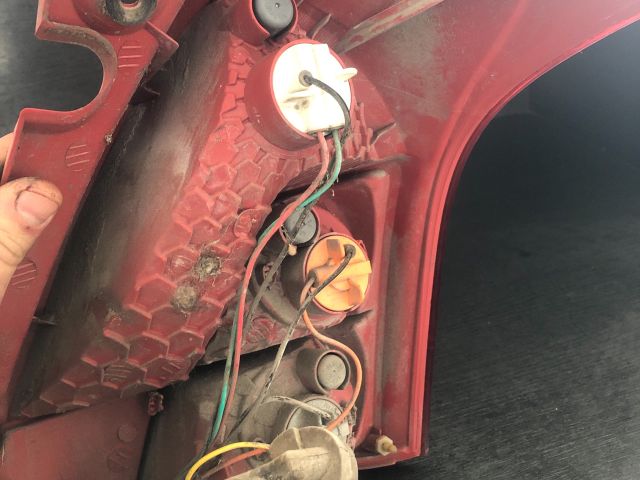 bontott SUZUKI SWIFT III Bal Hátsó Lámpa