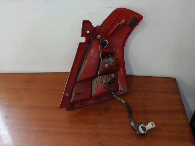 bontott SUZUKI SWIFT III Bal Hátsó Lámpa