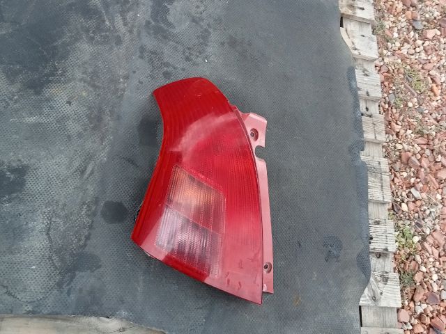 bontott SUZUKI SWIFT III Bal Hátsó Lámpa
