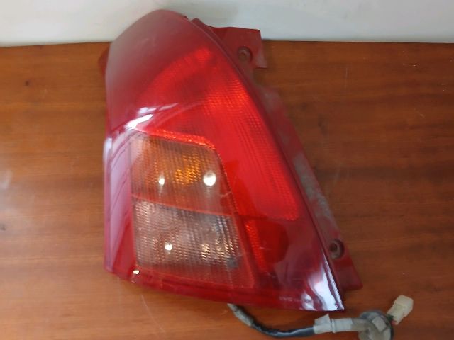 bontott SUZUKI SWIFT III Bal Hátsó Lámpa