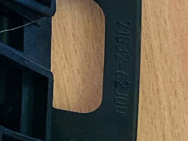 bontott SUZUKI SWIFT III Bal hátsó Lökhárító Tartó (Műanyag)