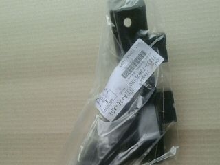 bontott SUZUKI SWIFT III Bal hátsó Lökhárító Tartó (Műanyag)