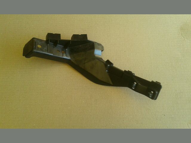 bontott SUZUKI SWIFT III Bal hátsó Lökhárító Tartó (Műanyag)