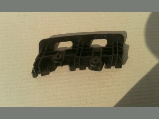 bontott SUZUKI SWIFT III Bal hátsó Lökhárító Tartó (Műanyag)