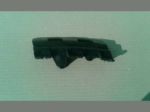 bontott SUZUKI SWIFT III Bal hátsó Lökhárító Tartó (Műanyag)