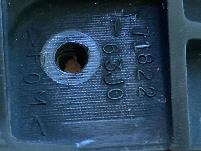 bontott SUZUKI SWIFT III Bal hátsó Lökhárító Tartó (Műanyag)