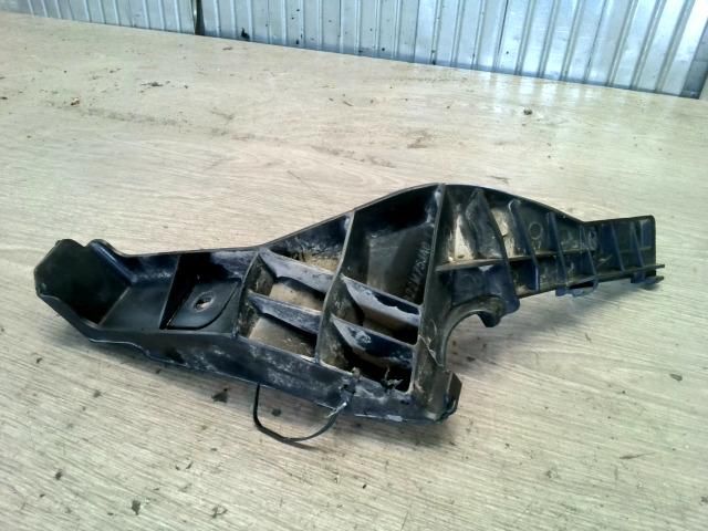 bontott SUZUKI SWIFT III Bal hátsó Lökhárító Tartó (Műanyag)