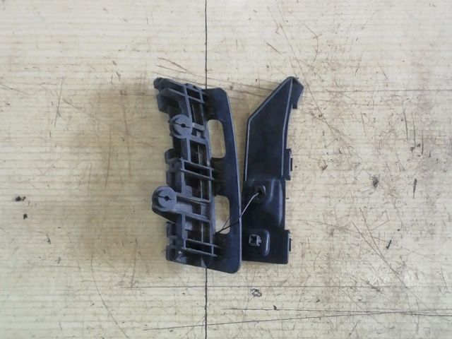 bontott SUZUKI SWIFT III Bal hátsó Oldal Lökhárító Tartó (Műanyag)