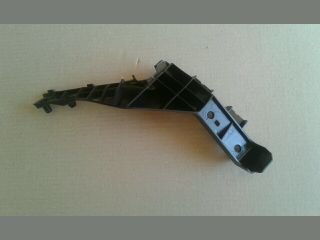 bontott SUZUKI SWIFT III Bal hátsó Oldal Lökhárító Tartó (Műanyag)