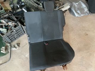 bontott SUZUKI SWIFT III Bal hátsó Ülés