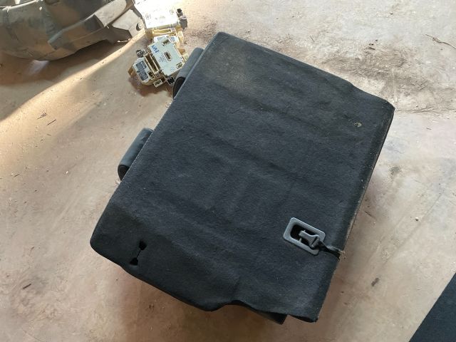 bontott SUZUKI SWIFT III Bal hátsó Ülés