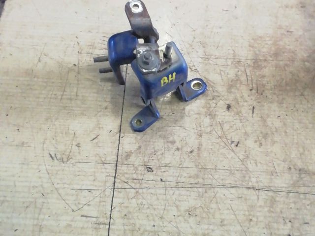 bontott SUZUKI SWIFT III Bal hátsó Zsanér