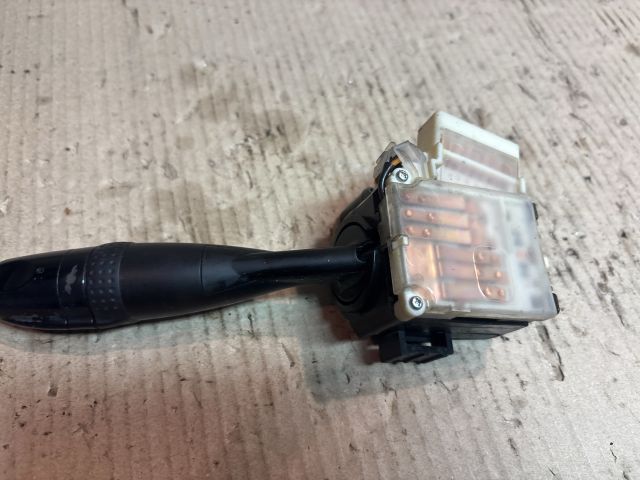 bontott SUZUKI SWIFT III Bal Kormánykapcsoló Irányjelző
