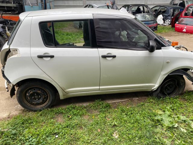 bontott SUZUKI SWIFT III Bal Külső Hátsó Lámpa