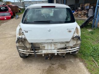 bontott SUZUKI SWIFT III Bal Külső Hátsó Lámpa