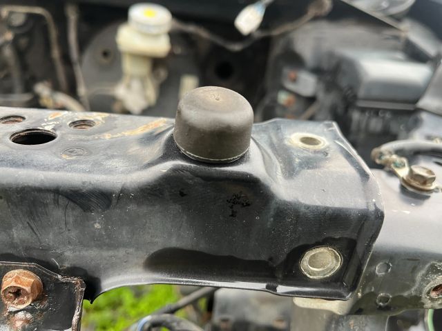 bontott SUZUKI SWIFT III Bal Motorháztető Ütköző