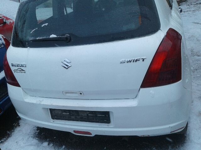 bontott SUZUKI SWIFT III Beltér Világítás Első