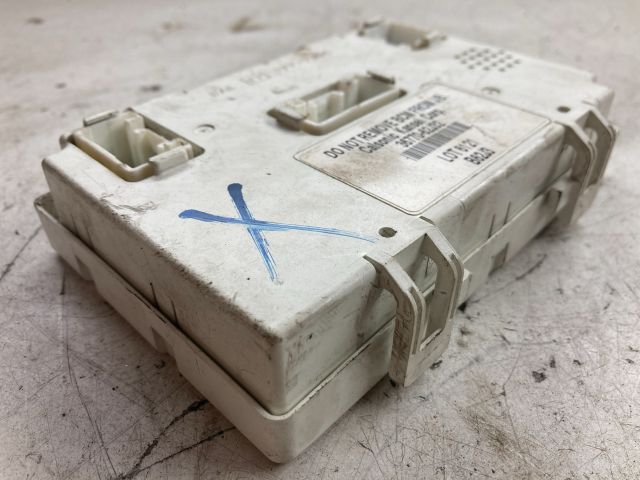 bontott SUZUKI SWIFT III Biztosítéktábla Doboz