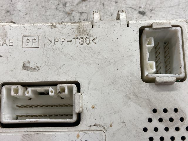 bontott SUZUKI SWIFT III Biztosítéktábla Doboz