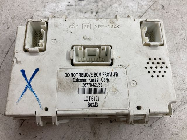 bontott SUZUKI SWIFT III Biztosítéktábla Doboz