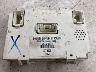 bontott SUZUKI SWIFT III Biztosítéktábla Doboz