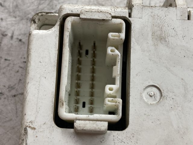 bontott SUZUKI SWIFT III Biztosítéktábla Doboz