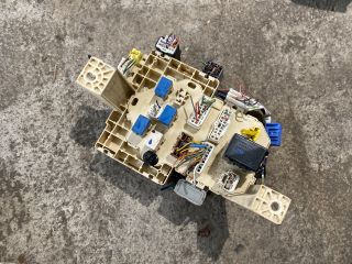 bontott SUZUKI SWIFT III Biztosítéktábla Doboz