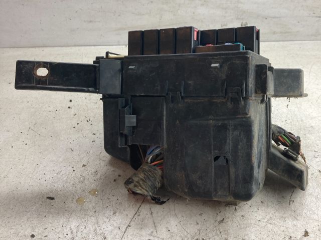 bontott SUZUKI SWIFT III Biztosítéktábla Doboz