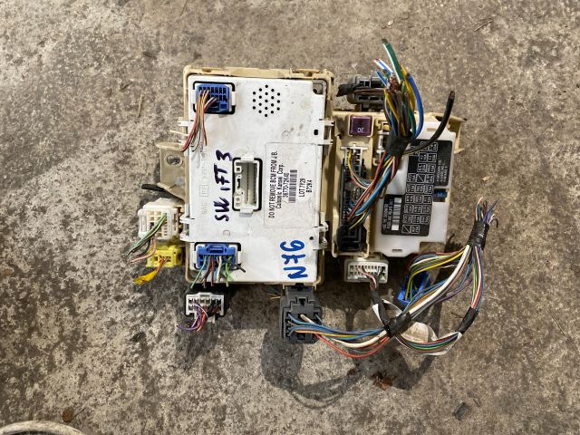 bontott SUZUKI SWIFT III Biztosítéktábla Doboz