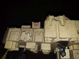 bontott SUZUKI SWIFT III Biztosítéktábla Motortér