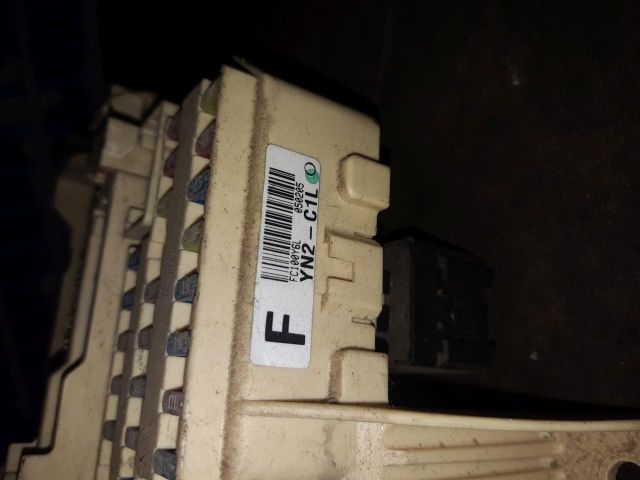 bontott SUZUKI SWIFT III Biztosítéktábla Motortér