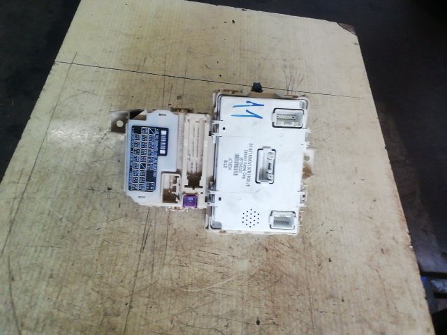 bontott SUZUKI SWIFT III Biztosítéktábla Utastér