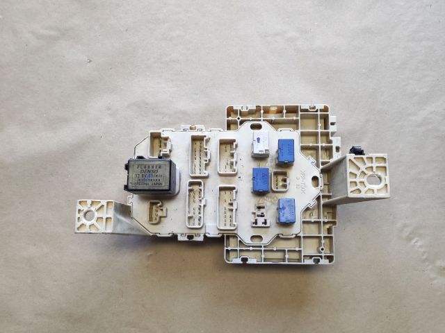 bontott SUZUKI SWIFT III Biztosítéktábla Utastér