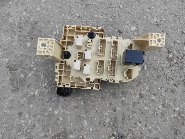 bontott SUZUKI SWIFT III Biztosítéktábla Utastér