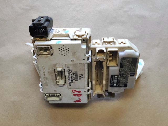 bontott SUZUKI SWIFT III Biztosítéktábla Utastér