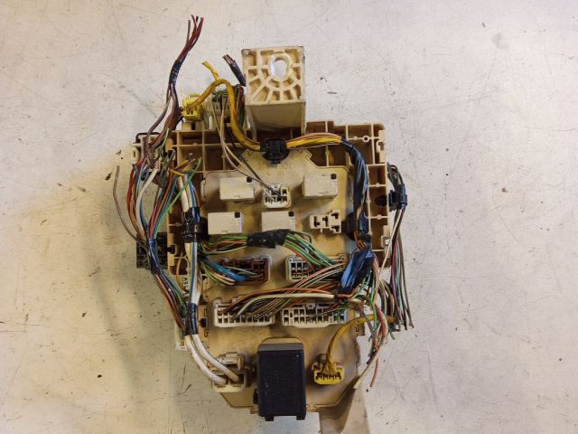 bontott SUZUKI SWIFT III Biztosítéktábla Utastér