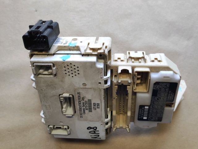 bontott SUZUKI SWIFT III Biztosítéktábla Utastér