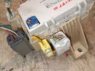 bontott SUZUKI SWIFT III Biztosítéktábla Utastér