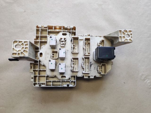 bontott SUZUKI SWIFT III Biztosítéktábla Utastér