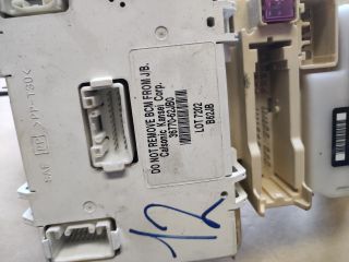 bontott SUZUKI SWIFT III Biztosítéktábla Utastér