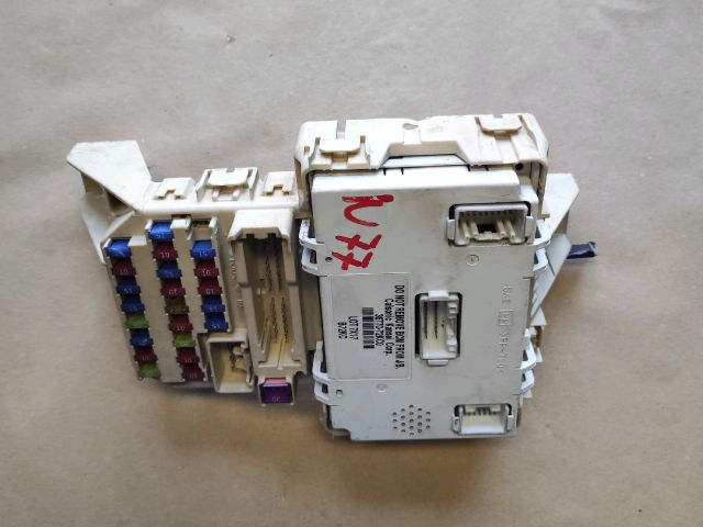 bontott SUZUKI SWIFT III Biztosítéktábla Utastér