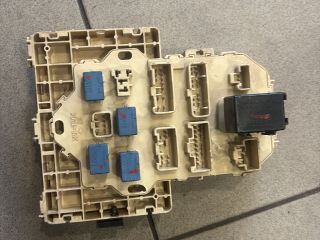 bontott SUZUKI SWIFT III Biztosítéktábla Utastér