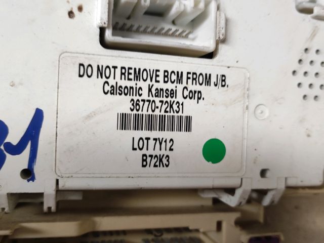 bontott SUZUKI SWIFT III Biztosítéktábla Utastér