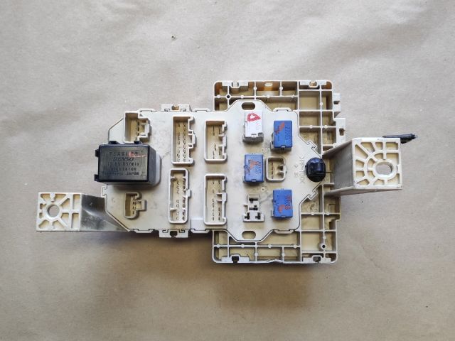 bontott SUZUKI SWIFT III Biztosítéktábla Utastér